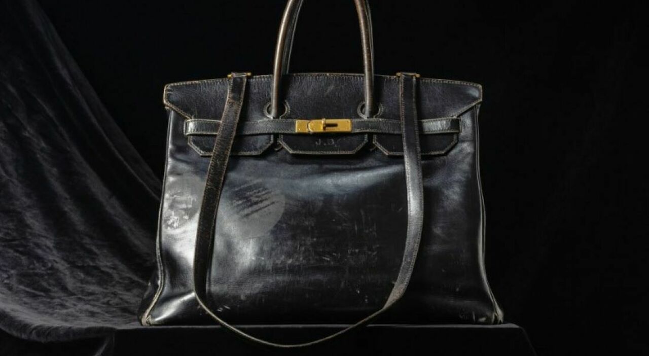 https://statics.cedscdn.it/photos/MED_HIGH/2025/07/10/8948915_10184716_birkin_hermes_vendita_sothebys_prezzo.jpg