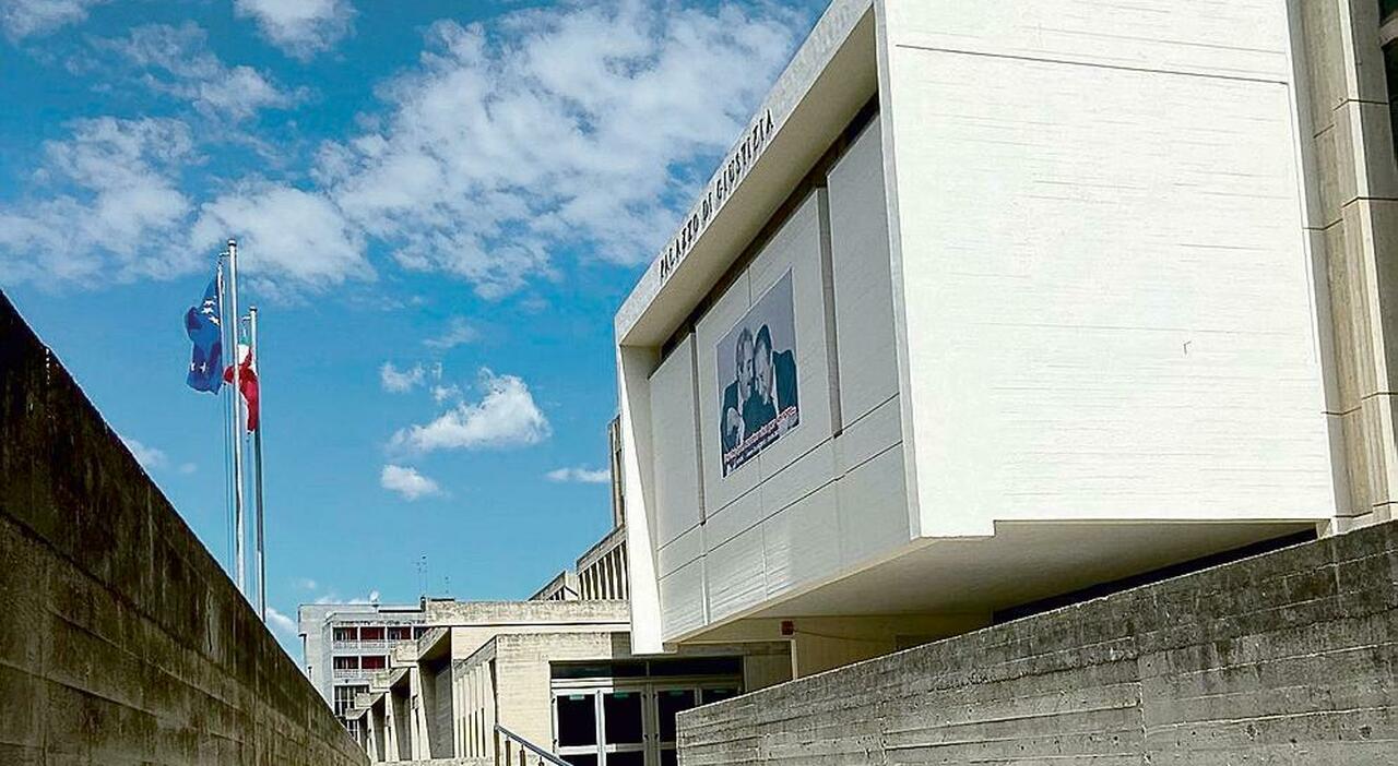 Salento, tangenti, voti, appalti e concorsi: tre blitz in un anno, i politici nel mirino