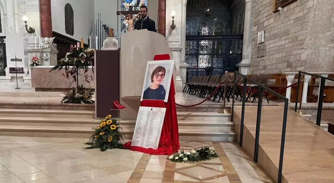 uccise la moglie con un coltello condannato all ergastolo