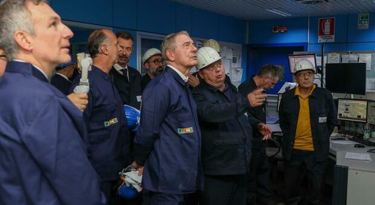 Ex Ilva, Sos dei sindacati: «Senza gas troppi esuberi». Accordo di programma, ecco le due bozze Ex Ilva, Sos dei sindacati: «Senza gas troppi esuberi». Accordo di programma, ecco le due bozze