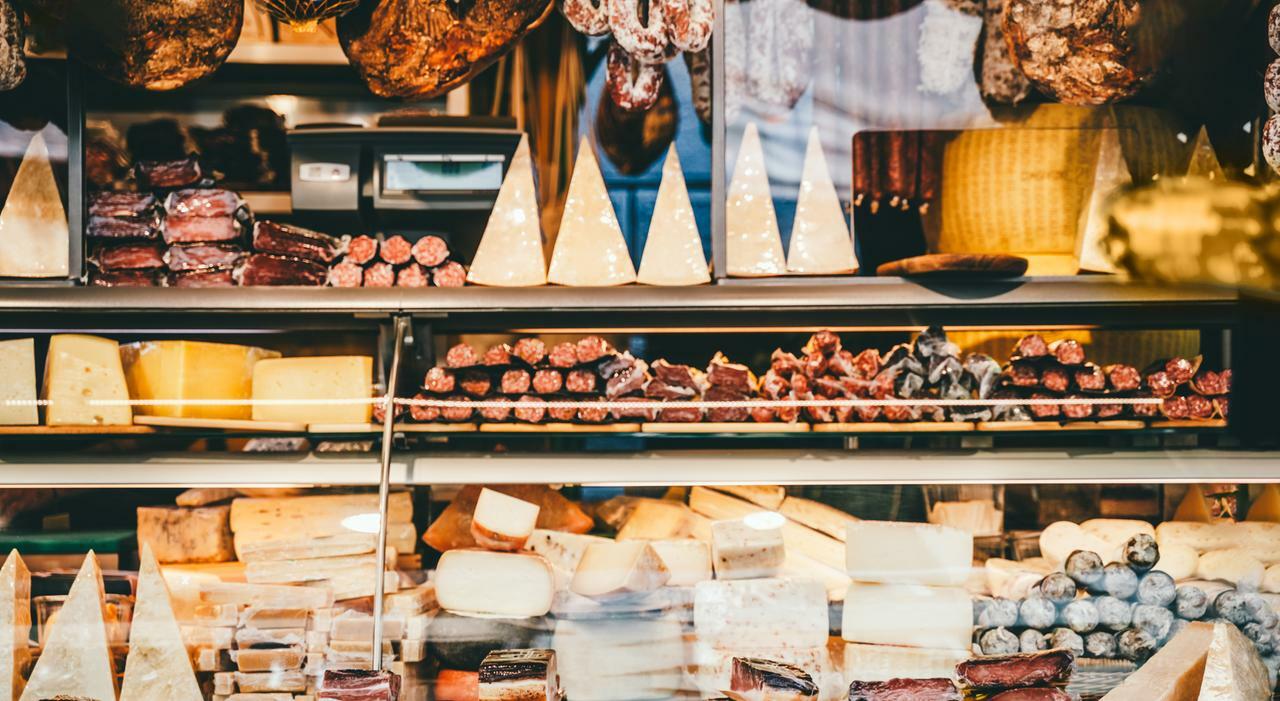 Dazi, gli effetti sui costi per gli americani: parmigiano e champagne a prezzi sempre più cari Dazi, gli effetti sui costi per gli americani: parmigiano e champagne a prezzi sempre più cari