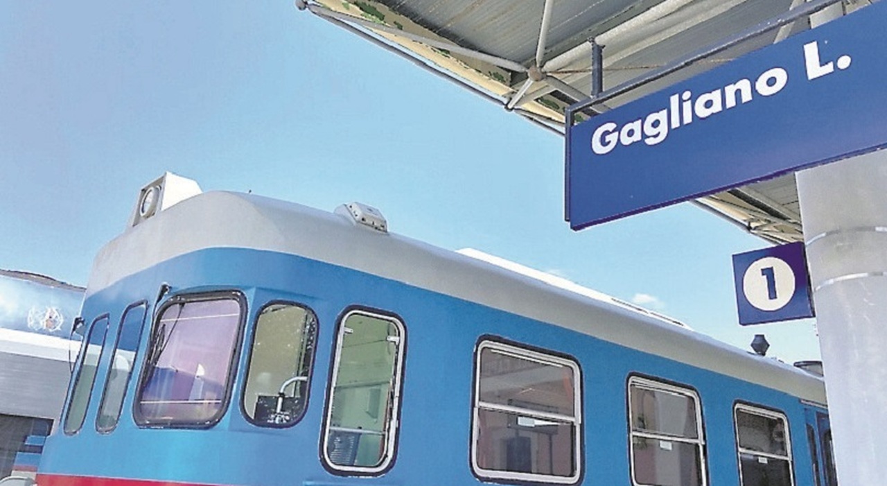 Odissea nel Salento: viaggio in treno tra disagi e stazioni "fantasma" per raggiungere Leuca Odissea nel Salento: viaggio in treno tra disagi e stazioni "fantasma" per raggiungere Leuca