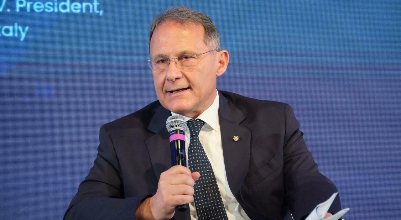 Elezioni Regionali Campania, Cirielli rilancia: «Nessun passo indietro» Elezioni Regionali Campania, Cirielli rilancia: «Nessun passo indietro»