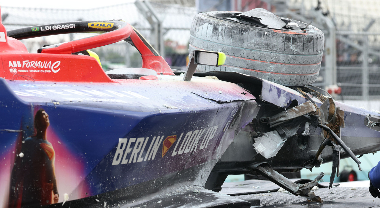 La monoposto elettrica di Di Grassi incidentata