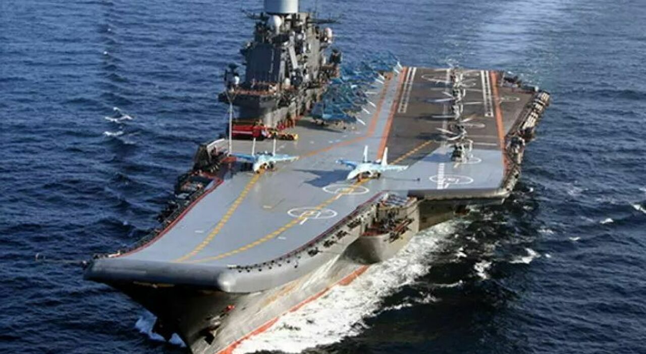 Tre navi da guerra russe nel Mediterraneo, anche una portaerei armata con missili da crociera Kalibr Tre navi da guerra russe nel Mediterraneo, anche una portaerei armata con missili da crociera Kalibr