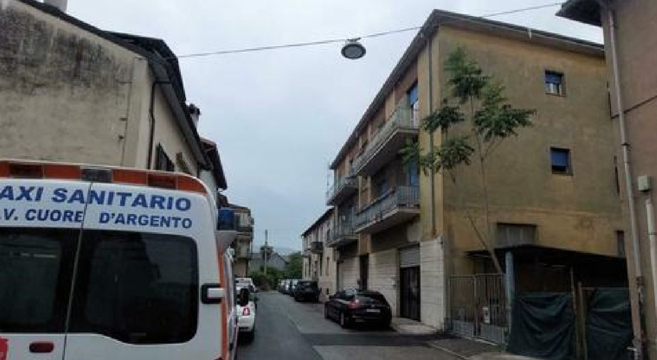 https://statics.cedscdn.it/photos/MED_HIGH/2025/07/13/8954433_13172834_donna_incinta_precipita_finistra_morto_bambino_terni_oggi_13_7_2025.jpg