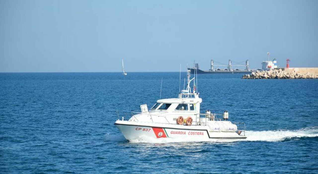 Cadavere di un uomo ritrovato in mare: ancora sconosciuta l Cadavere di un uomo ritrovato in mare: ancora sconosciuta l