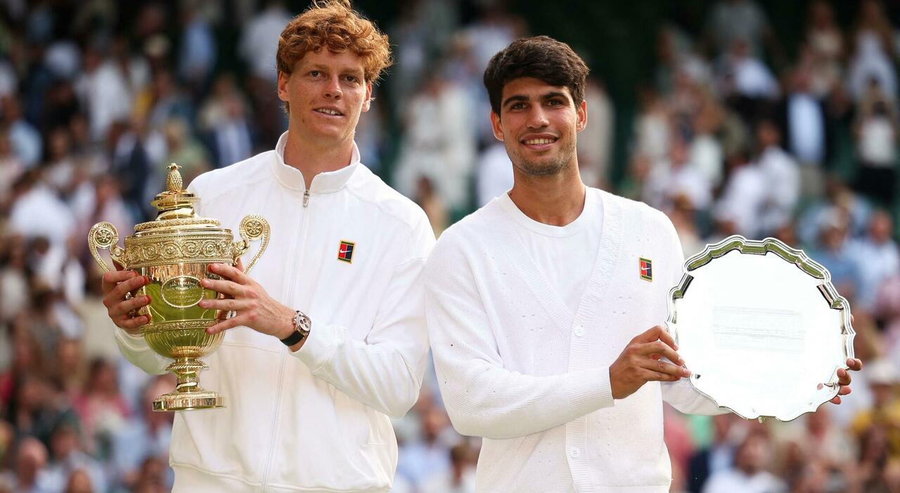 Jannik Sinner batte Carlos Alcaraz e vince Wimbledon: per la prima volta un italiano è il re di Wimbledon Jannik Sinner batte Carlos Alcaraz e vince Wimbledon: per la prima volta un italiano è il re di Wimbledon