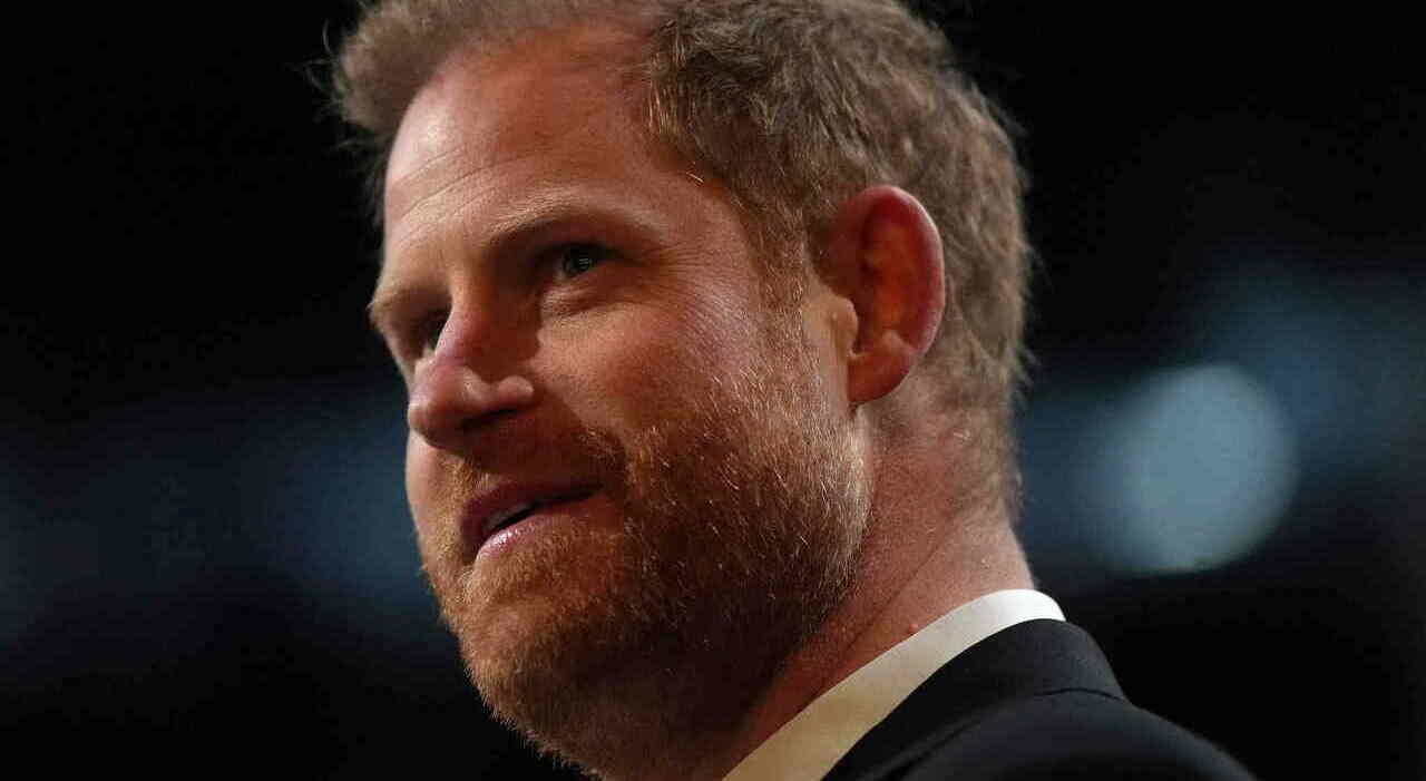 https://statics.cedscdn.it/photos/MED_HIGH/2025/07/14/8955946_14151205_harry_ragazzino_egoista_meghan_moglie_invadente_carlo_dolore_william_kate_oggi_14_7_25.jpg