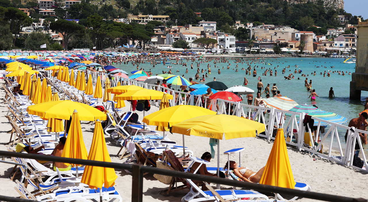 https://statics.cedscdn.it/photos/MED_HIGH/2025/07/14/8955983_14140143_spiagge_diritti_bagnanti_vademecum_cosa_fare_oggi_15_7_2025.jpg