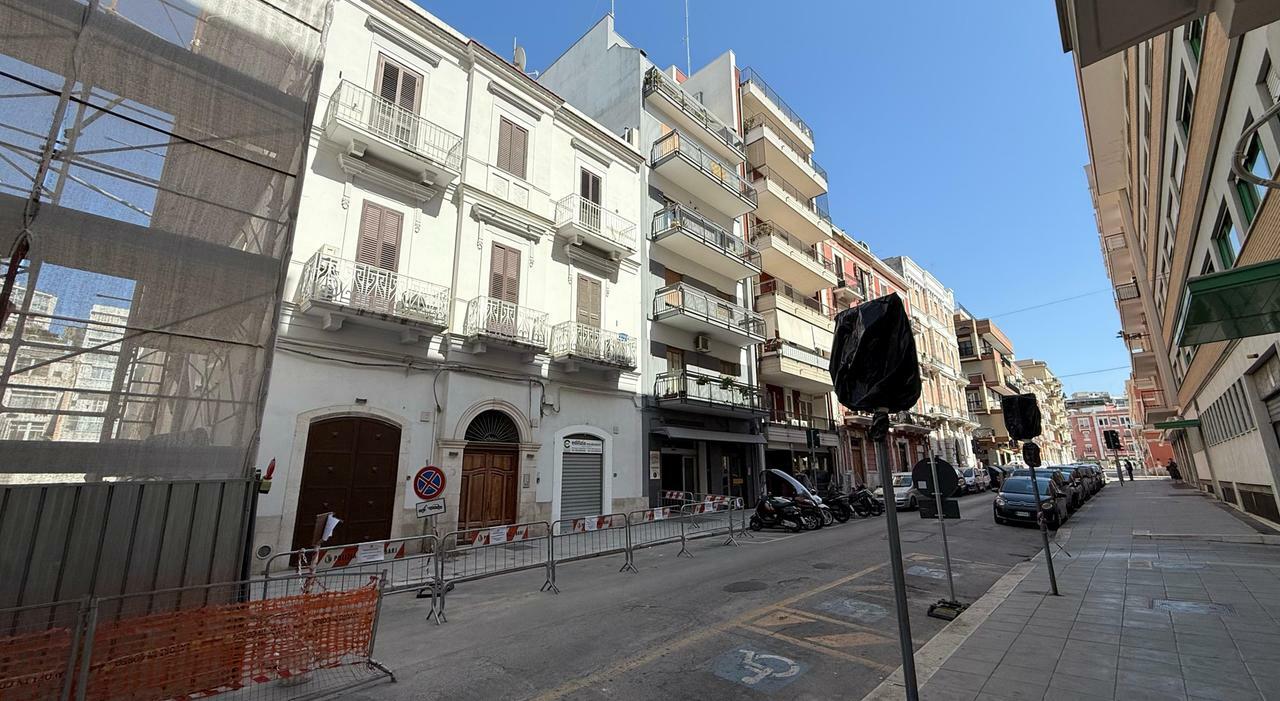 Bari, palazzo evacuato. Dubbi e paure dei residenti: «Nessuno ci ha detto nulla, temiamo per le nostre case» Bari, palazzo evacuato. Dubbi e paure dei residenti: «Nessuno ci ha detto nulla, temiamo per le nostre case»