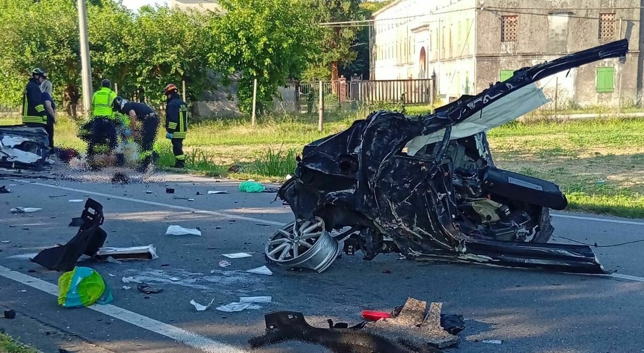 non si ferma all alt dei carabinieri fugge a bordo di un alfa romeo ma si schianta contro un albero 23enne muore nella corsa in ospedale