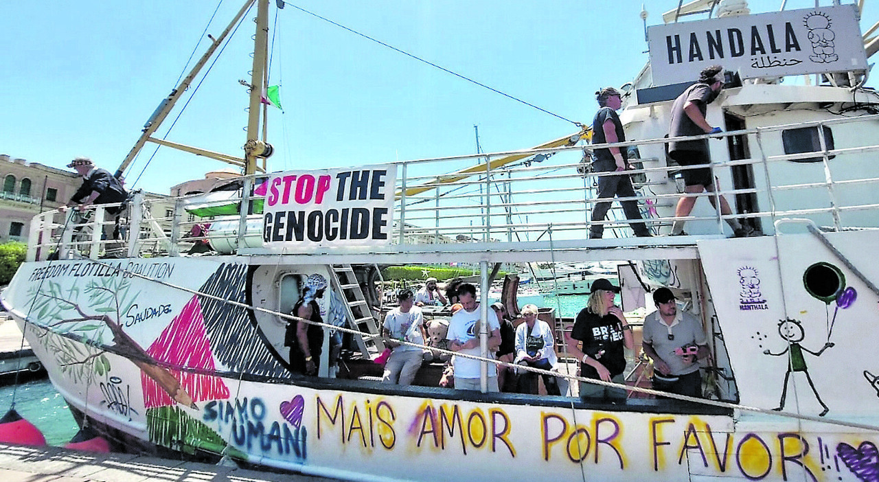 da gallipoli a gaza la nave handala sfida lembargo sugli aiuti