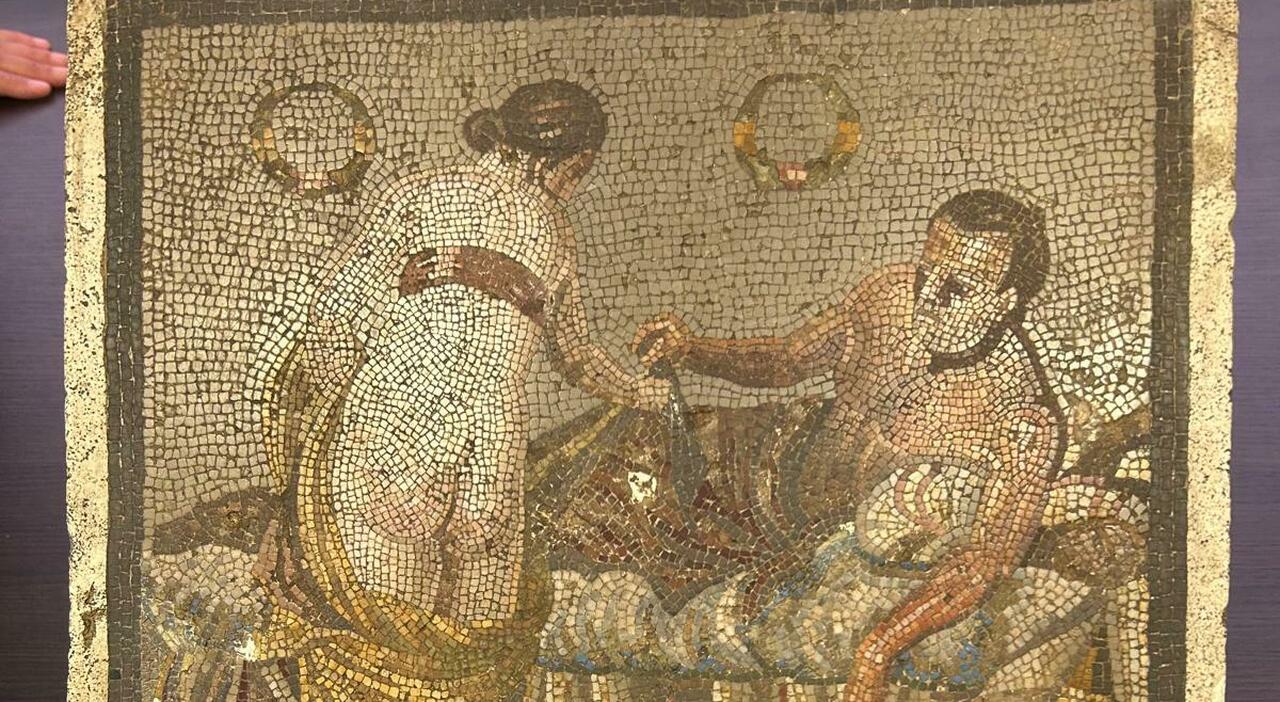 Pompei, il mosaico recuperato dai carabinieri in Germania torna a casa Pompei, il mosaico recuperato dai carabinieri in Germania torna a casa