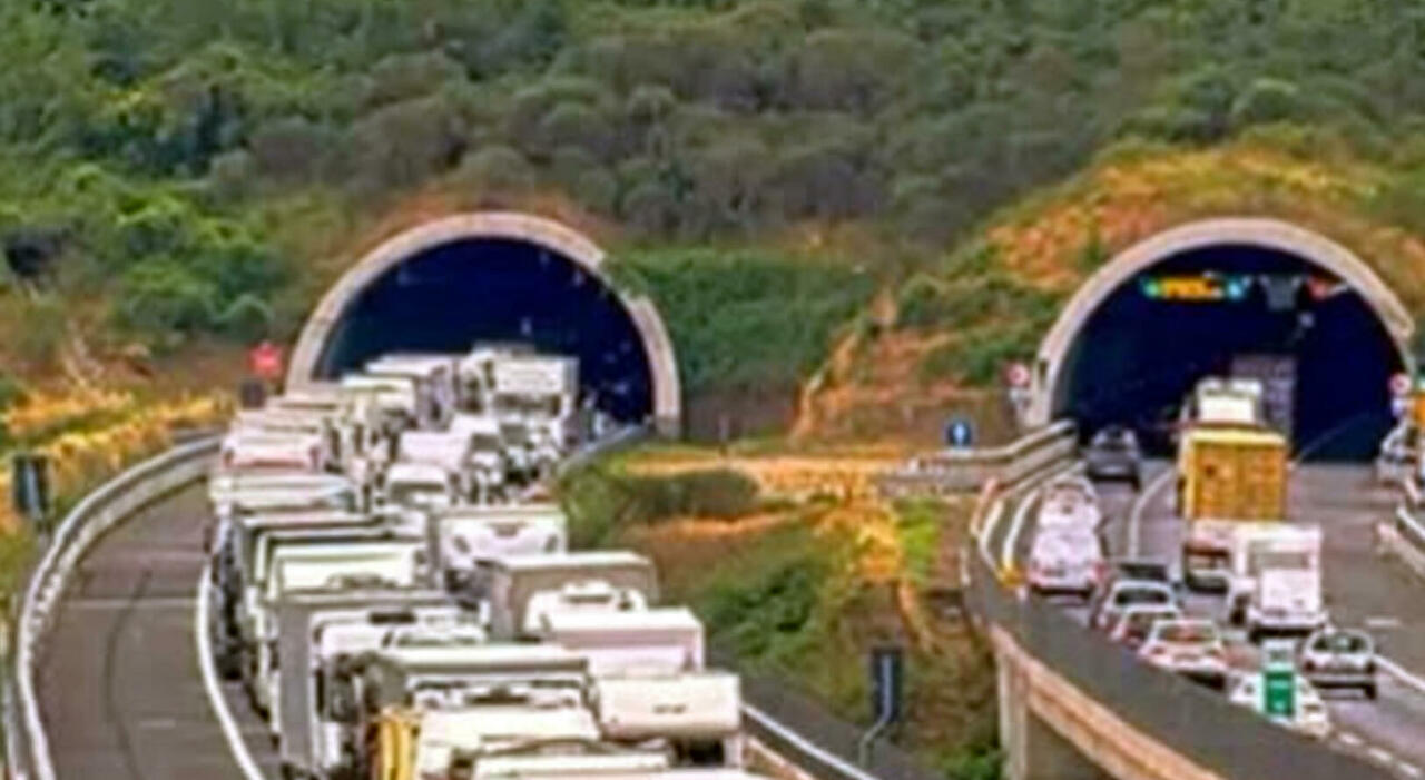 https://statics.cedscdn.it/photos/MED_HIGH/2025/07/15/8958140_15171101_incidente_a1_firenze_morti_feriti_oggi_15_7_2025.jpg