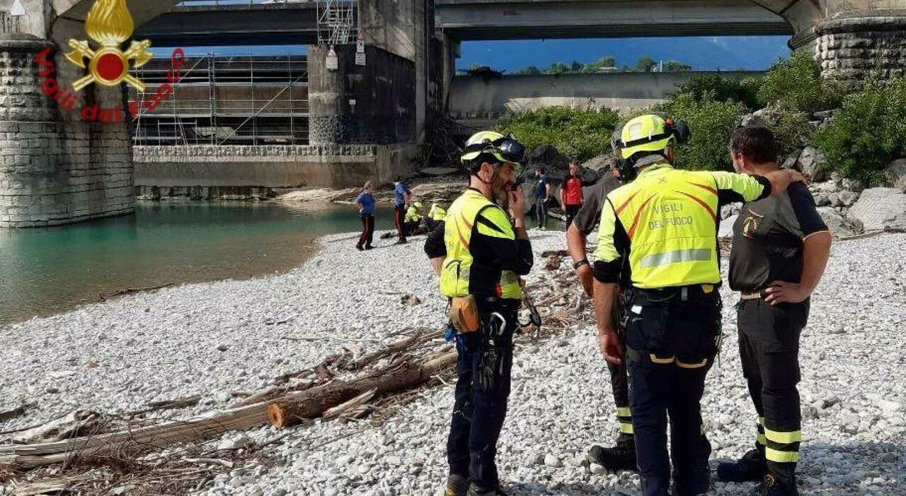 Gaia De Gol morta a 15 anni per fare una foto a Cesiomaggiore: il cedimento della roccia e il volo nel Piave. Schiacciata da un grosso masso Gaia De Gol morta a 15 anni per fare una foto a Cesiomaggiore: il cedimento della roccia e il volo nel Piave. Schiacciata da un grosso masso