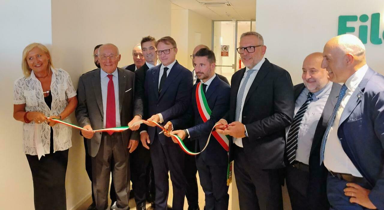 Fileni, inaugurato a Cingoli il laboratorio qualità. Lollobrigida: «Progetto di eccellenza» Fileni, inaugurato a Cingoli il laboratorio qualità. Lollobrigida: «Progetto di eccellenza»
