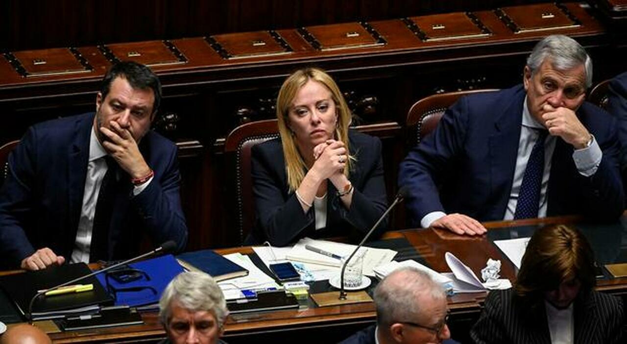 Regionali in Puglia, l?ora dei vertici. Centrodestra in conclave: D?Attis attende il via libera Regionali in Puglia, l?ora dei vertici. Centrodestra in conclave: D?Attis attende il via libera