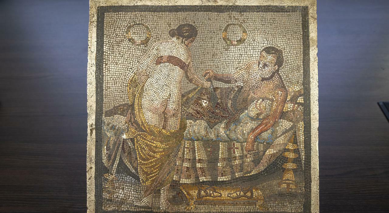 Il mosaico hot torna a Pompei Il mosaico hot torna a Pompei