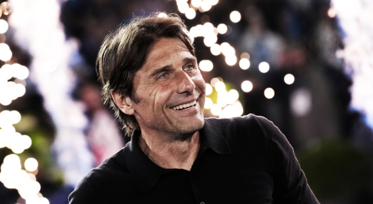 https://statics.cedscdn.it/photos/MED_HIGH/2025/07/15/8958579_15220604_antonio_conte_stipendio_patrimonio_truffa_30_milioni_mister_napoli_acquisti_oggi_15_7_2025.jpg