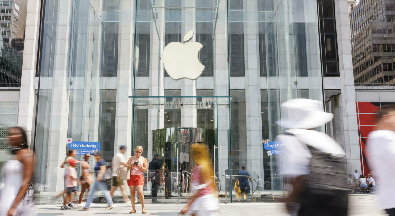 Dazi, i prodotti Usa a rischio: dai jeans agli iPhone e alle auto elettriche, ecco come possono cambiare i prezzi (anche in Italia) Dazi, i prodotti Usa a rischio: dai jeans agli iPhone e alle auto elettriche, ecco come possono cambiare i prezzi (anche in Italia)