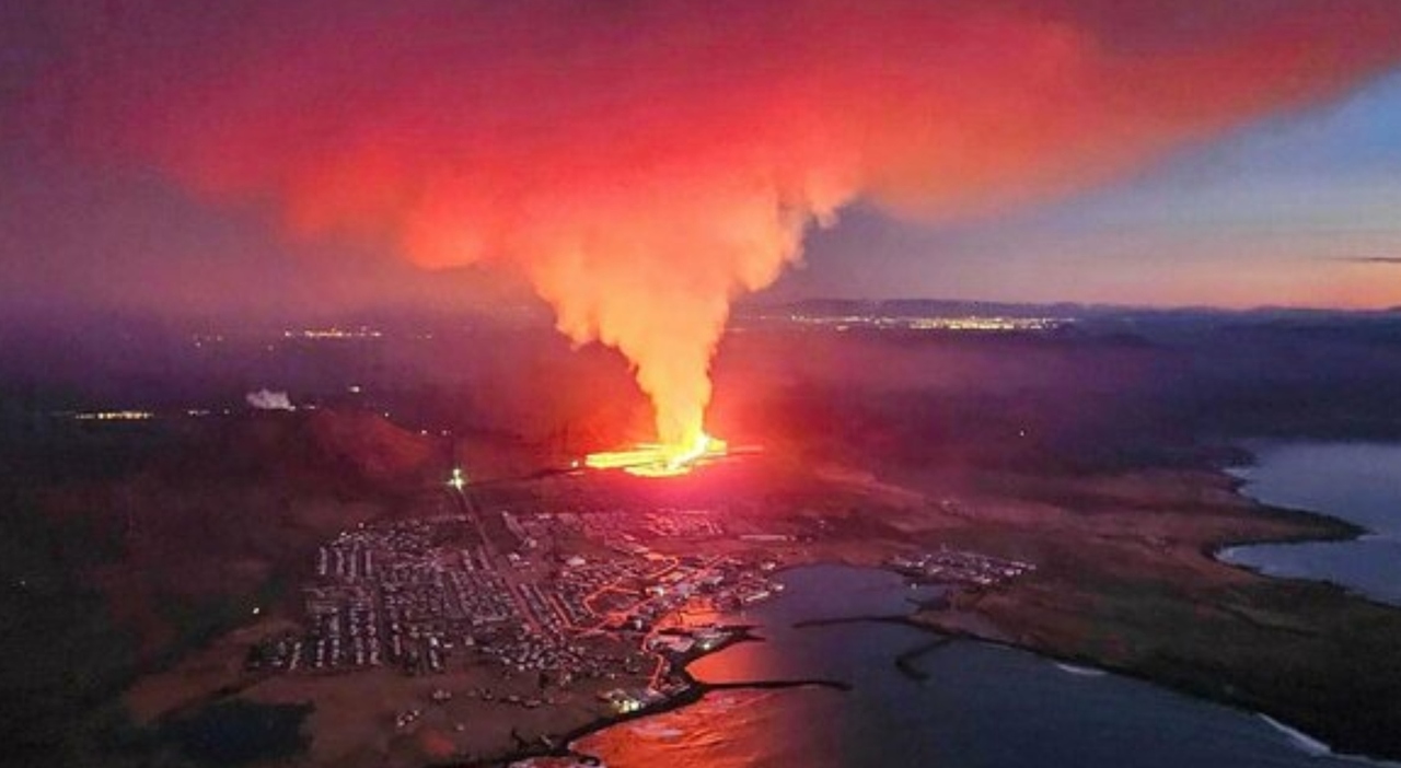 https://statics.cedscdn.it/photos/MED_HIGH/2025/07/16/8959805_16092851_vulcano_sundhnukur_eruzione_evacuata_grindavik_terremoto_islanda_oggi_16_7_2025.jpg