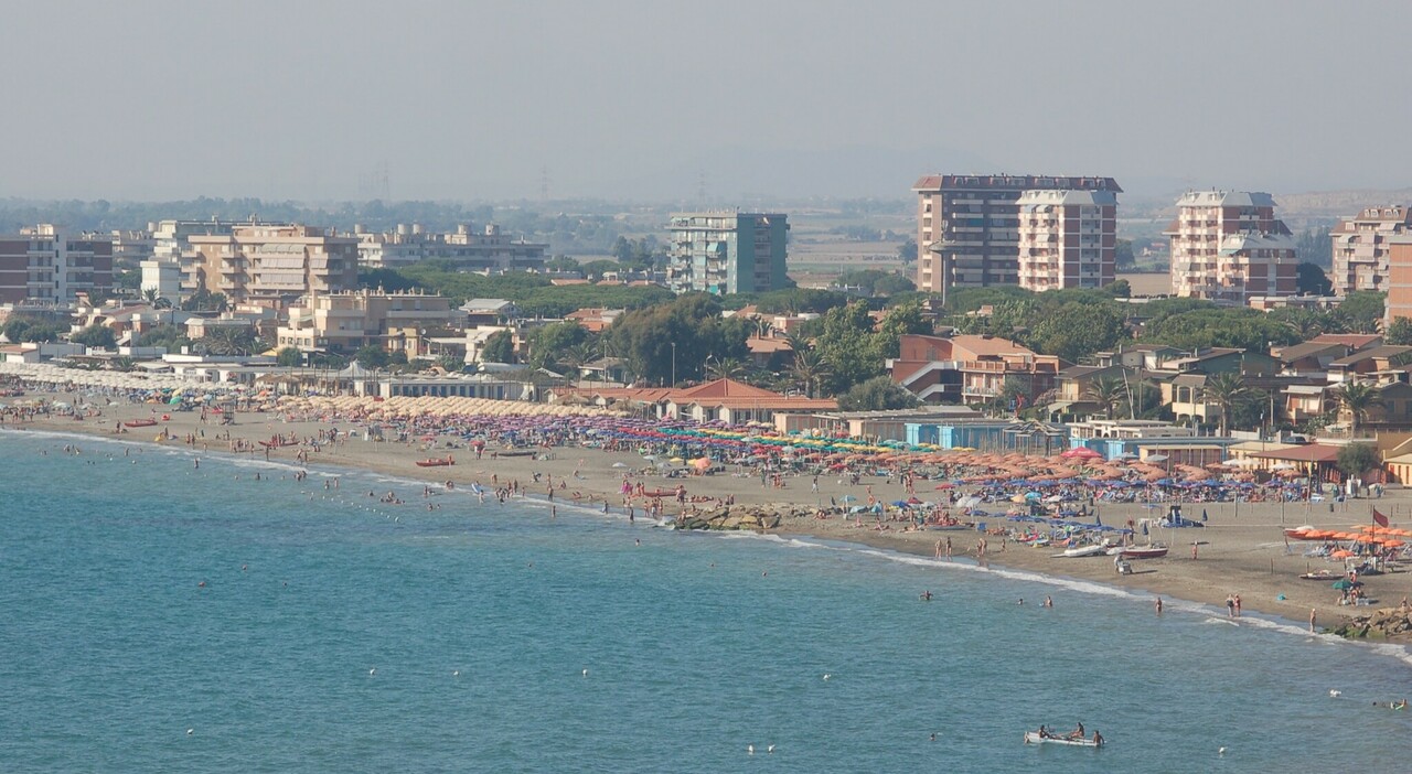 Tarquinia Lido: Notte di Musica e Divertimento con 'Santi e Falsi Dei' e 'SummerLand 90/00'!