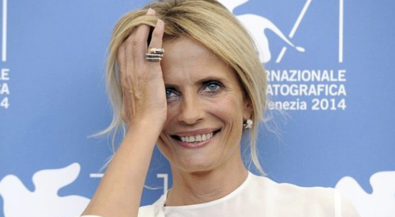 https://statics.cedscdn.it/photos/MED_HIGH/2025/07/16/8960391_16183841_isabella_ferrari.jpg