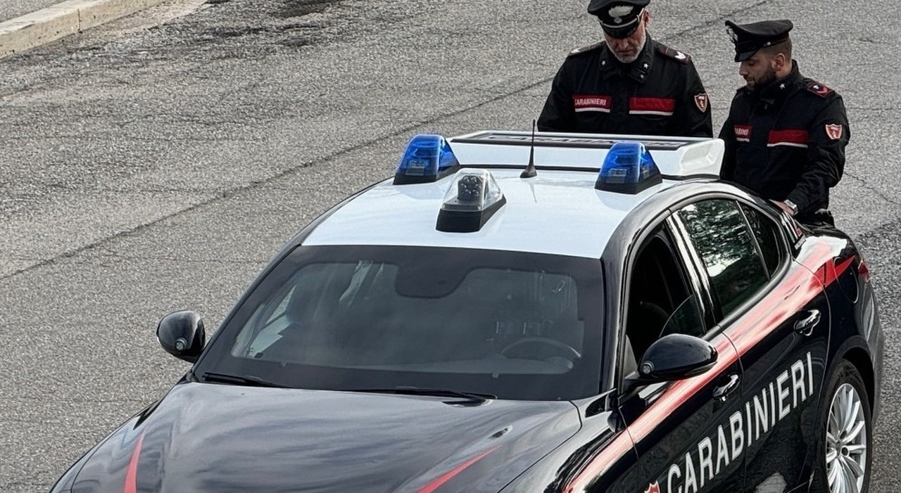 Macerata, lancio di sassi contro le auto a Piediripa: caccia al gruppetto di ragazzini in fuga Macerata, lancio di sassi contro le auto a Piediripa: caccia al gruppetto di ragazzini in fuga
