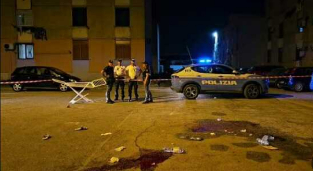 Sparatoria a Taranto un morto e tre feriti ai Tamburi: tra loro anche un bambino Sparatoria a Taranto un morto e tre feriti ai Tamburi: tra loro anche un bambino