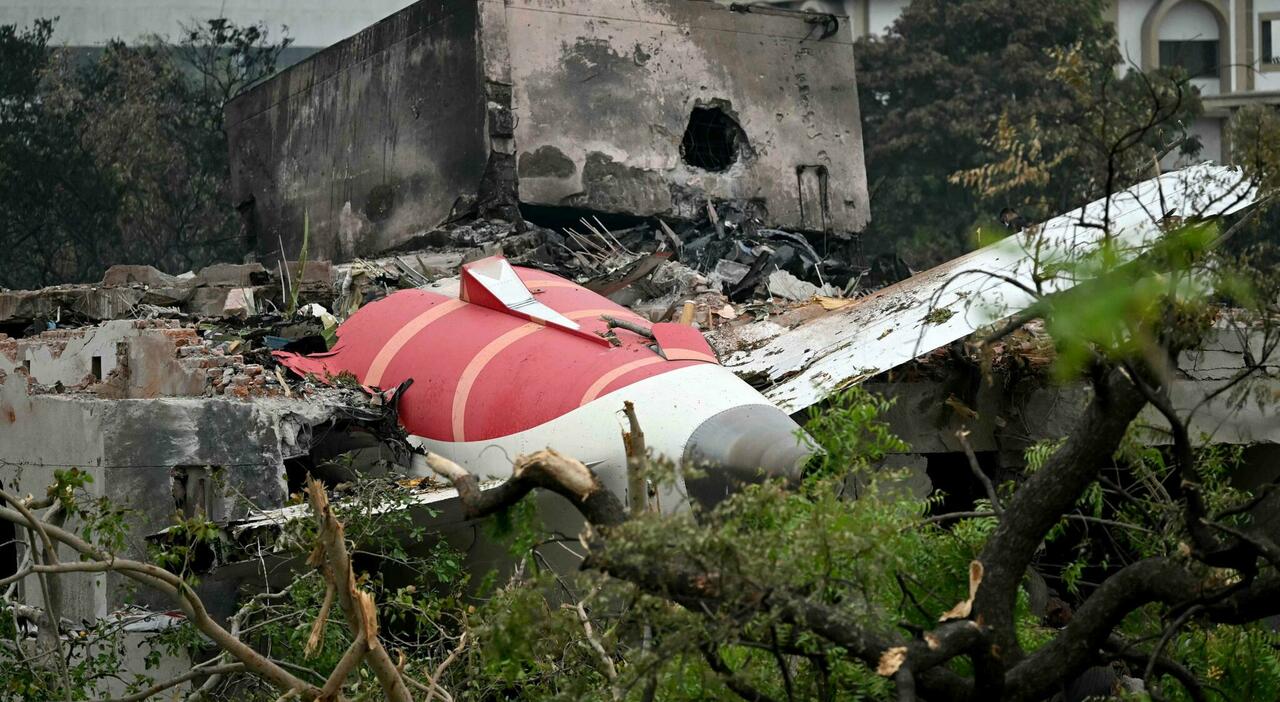 air india il comandante spense i motori dopo 3 secondi ll primo ufficiale nel panico non 232 intervenuto cosa 232 successo davvero