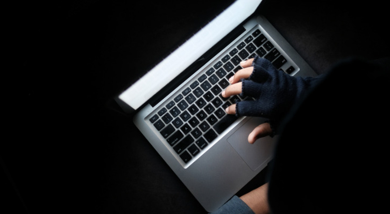 Brescia, apologia del fascismo online nei gruppi White Lives Matters: 21enne arrestato e perquisizioni in tutta Italia Brescia, apologia del fascismo online nei gruppi White Lives Matters: 21enne arrestato e perquisizioni in tutta Italia