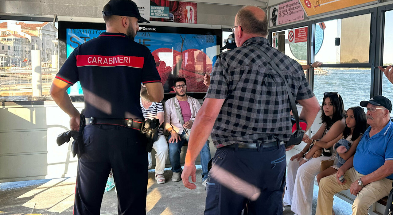 Picchiato in pontile: «È lui il borseggiatore». Turista spagnolo alleggerito del portafoglio aveva indicato il sospetto e lo aveva messo all?angolo aiutato dai gondolieri Picchiato in pontile: «È lui il borseggiatore». Turista spagnolo alleggerito del portafoglio aveva indicato il sospetto e lo aveva messo all?angolo aiutato dai gondolieri