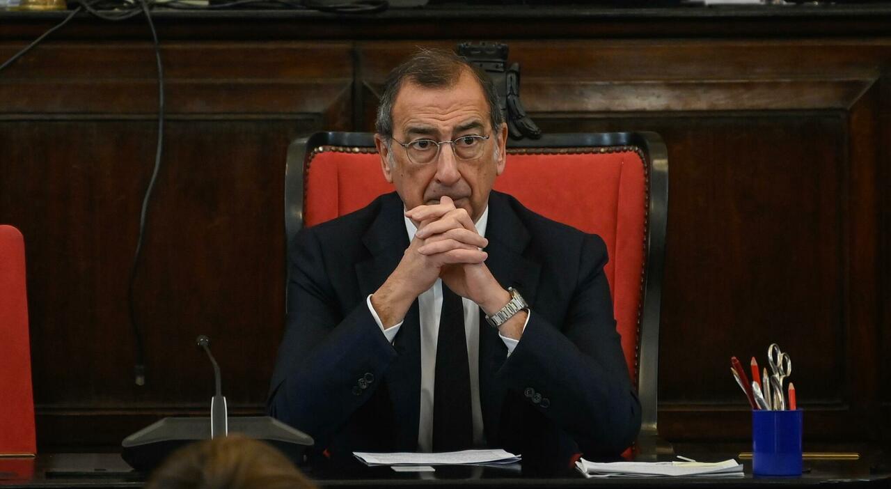 Beppe Sala indagato, il sindaco assediato: no alle dimissioni. Schlein lo chiama: «Siamo con te» Beppe Sala indagato, il sindaco assediato: no alle dimissioni. Schlein lo chiama: «Siamo con te»