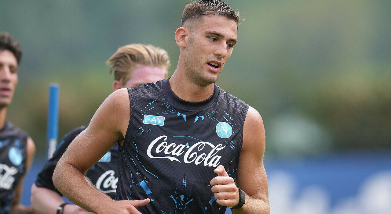 calciomercato napoli conte ha il suo nuovo bomber ufficiale l acquisto di lucca