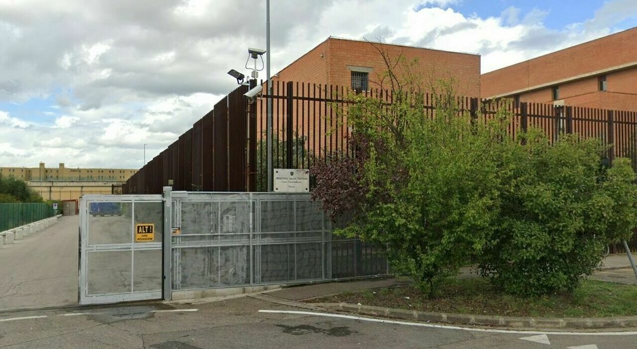 https://statics.cedscdn.it/photos/MED_HIGH/2025/07/18/8963918_18102831_detenuto_trovato_morto_isolamento_carcere_prato_suicidio_giallo_autopsia_oggi_18_7_2025.jpg