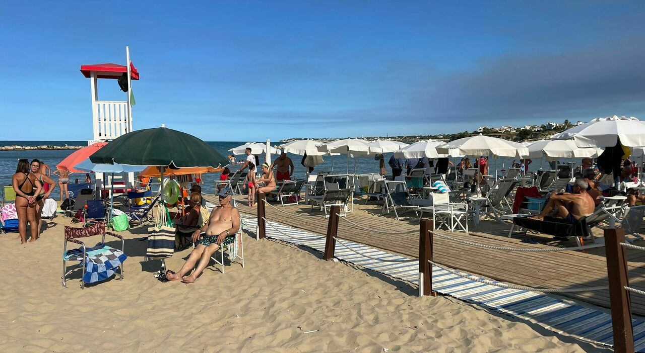 malore in spiaggia morta una donna