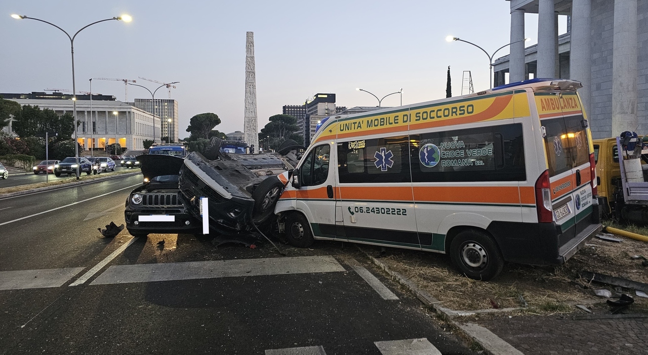 Incidente a Roma, ambulanza contro un Incidente a Roma, ambulanza contro un
