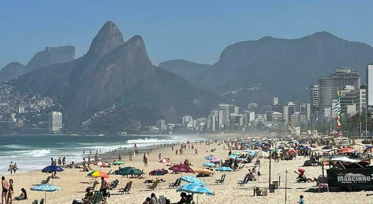 https://statics.cedscdn.it/photos/MED_HIGH/2025/07/18/8964652_18221557_vacanza_single_dove.jpg