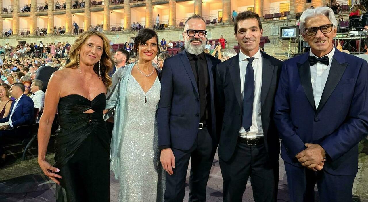 Macerata, lo Sferisterio subito magico per la prima serata della lirica. Le foto Macerata, lo Sferisterio subito magico per la prima serata della lirica. Le foto
