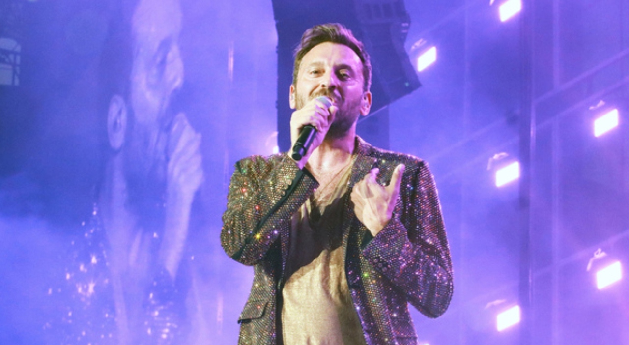 https://statics.cedscdn.it/photos/MED_HIGH/2025/07/19/8965745_19093845_cesare_cremonini_jovanotti_concerto_olimpico_oggi_19_7_2025.jpg