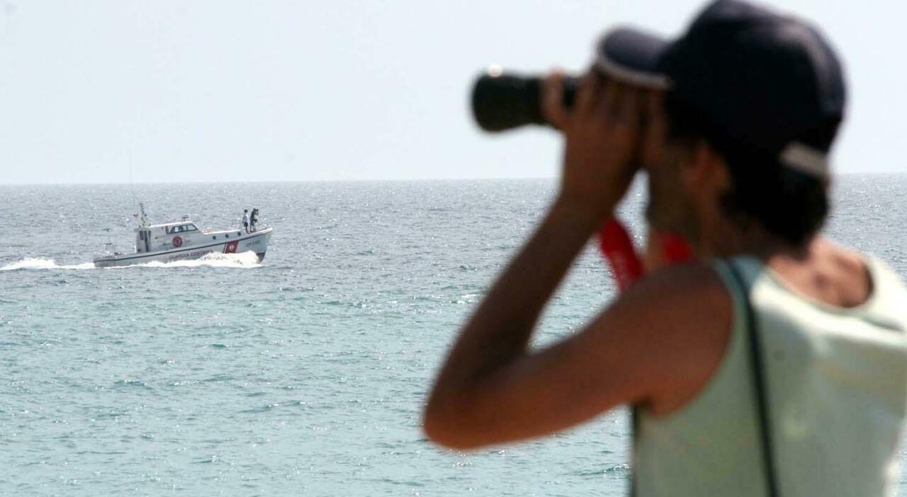 Un cadavere nelle acque di Crotone: si sospetta sia uno dei dispersi di Taranto Un cadavere nelle acque di Crotone: si sospetta sia uno dei dispersi di Taranto
