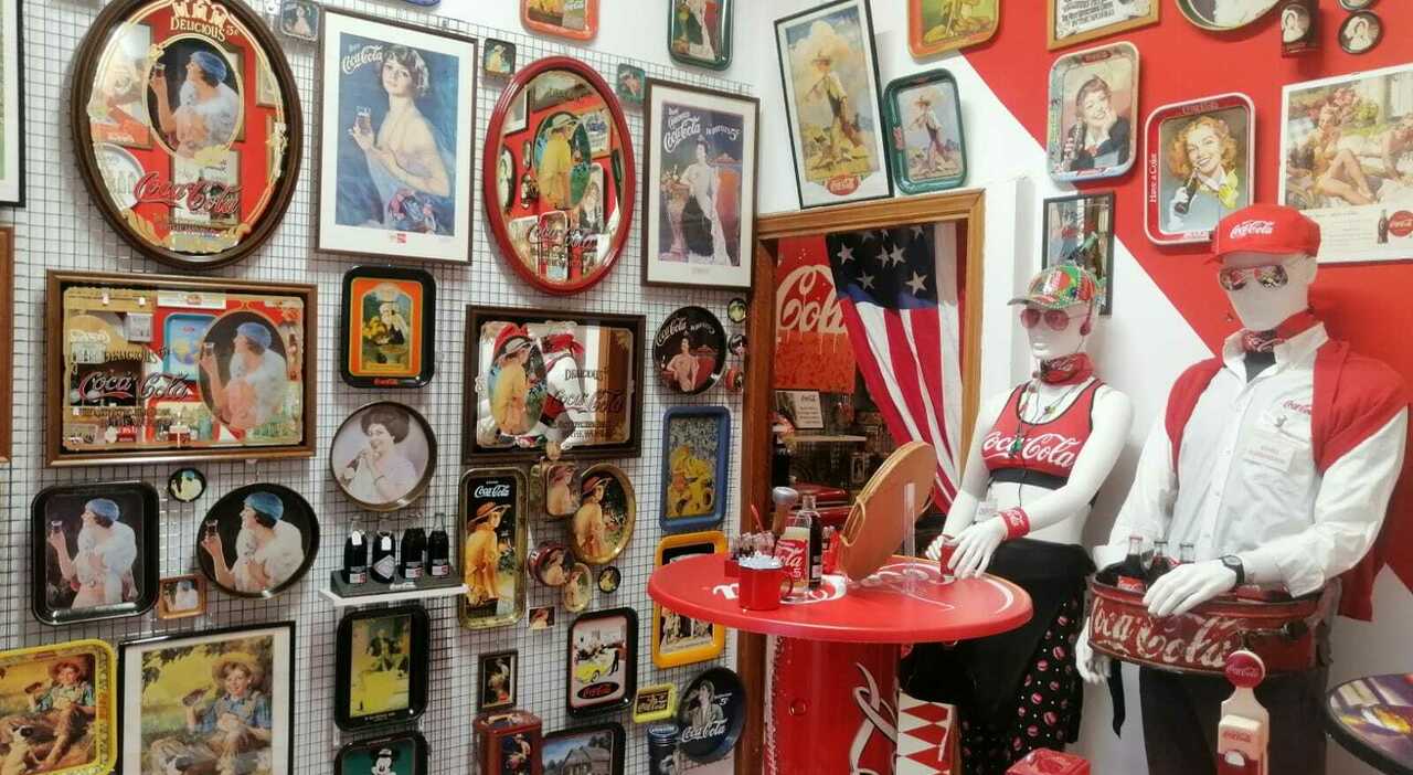 Oltre 7mila pezzi iconici di Coca Cola, la collezione di una vita dei coniugi Alessandrini diventa museo a Rio Salso Oltre 7mila pezzi iconici di Coca Cola, la collezione di una vita dei coniugi Alessandrini diventa museo a Rio Salso