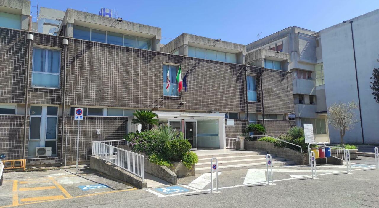 Salento, lite per gelosia finisce nel sangue: uomo accoltella la moglie alla schiena