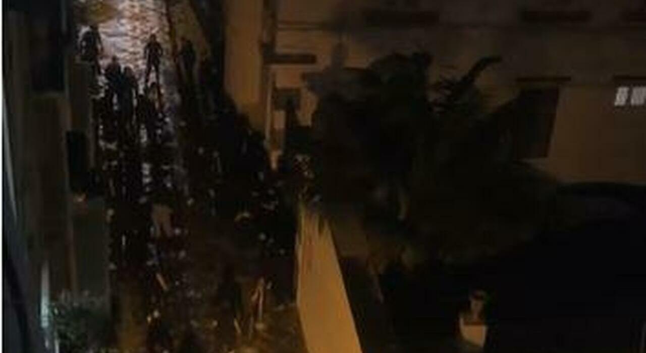 Napoli: Chiaia, dopo la rissa i liceali si riscattano: «Ok al volontariato» Napoli: Chiaia, dopo la rissa i liceali si riscattano: «Ok al volontariato»
