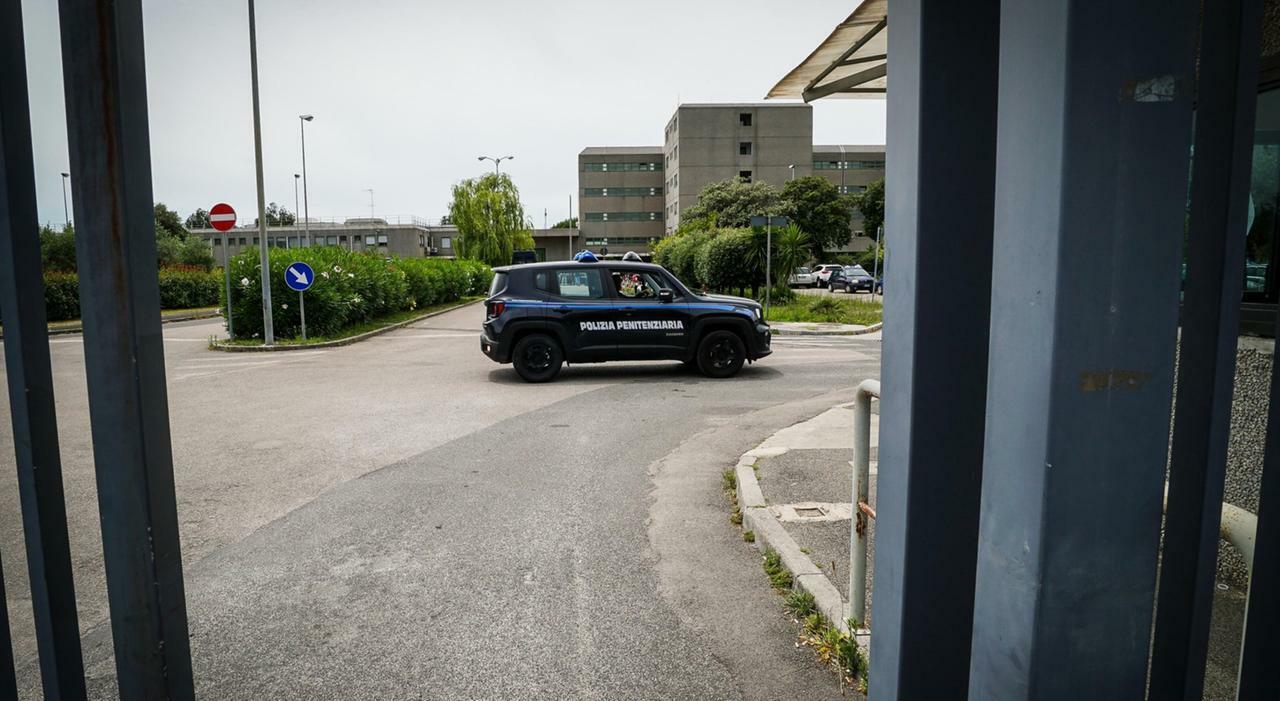 Napoli, dai clan al palcoscenico. Il sogno di 15 detenute: «Riscatto con il teatro»