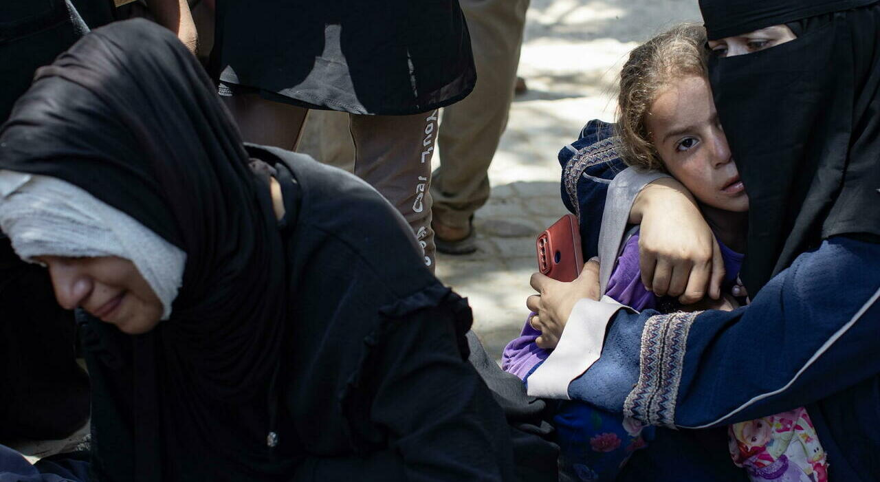 https://statics.cedscdn.it/photos/MED_HIGH/2025/07/20/8967895_20203115_gaza_spari_folla_file_aiuti_esercito_israeliano_ultime_notizie_sulla_guerra_medio_oriente_oggi_20_7_2025.jpg