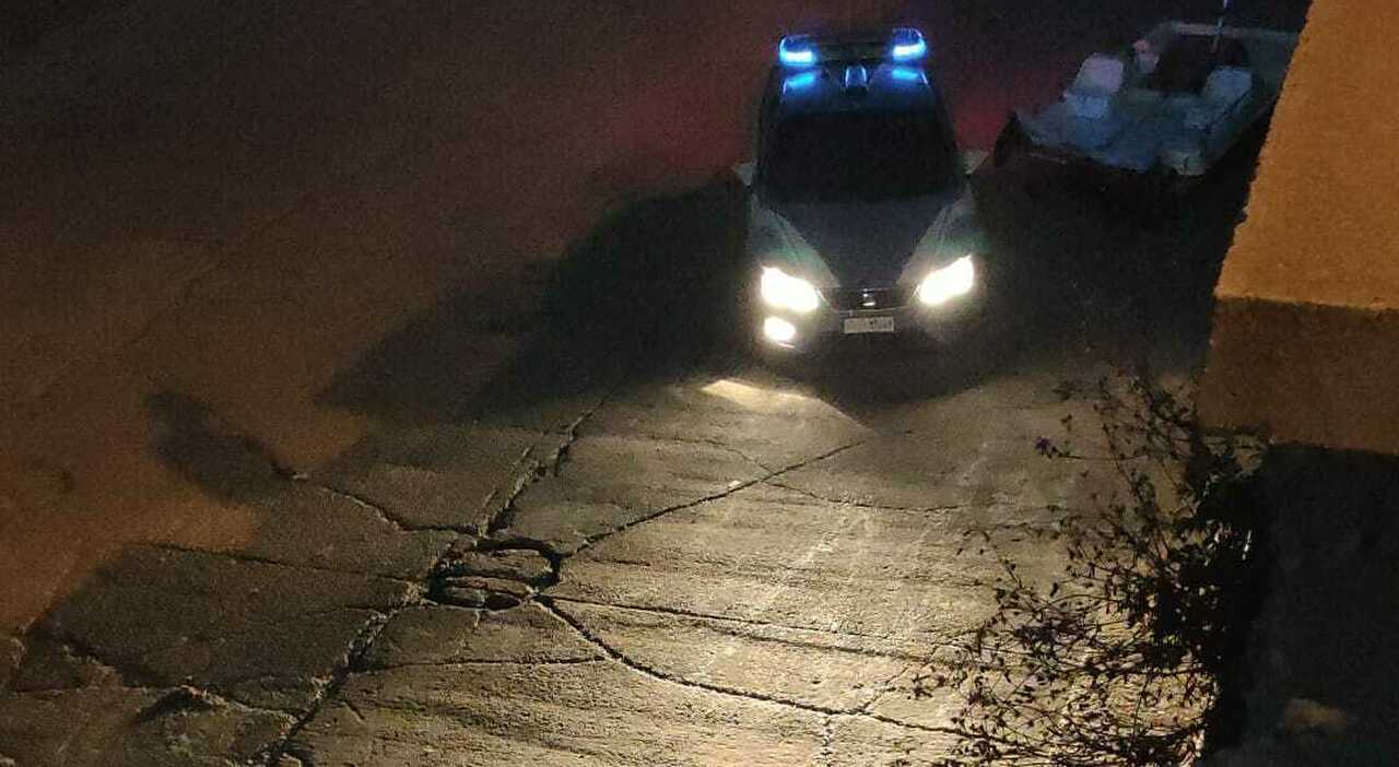 Salento, tragedia sfiorata a Santa Caterina: turista precipita dal muretto del porticciolo. Volo di 5 metri Salento, tragedia sfiorata a Santa Caterina: turista precipita dal muretto del porticciolo. Volo di 5 metri
