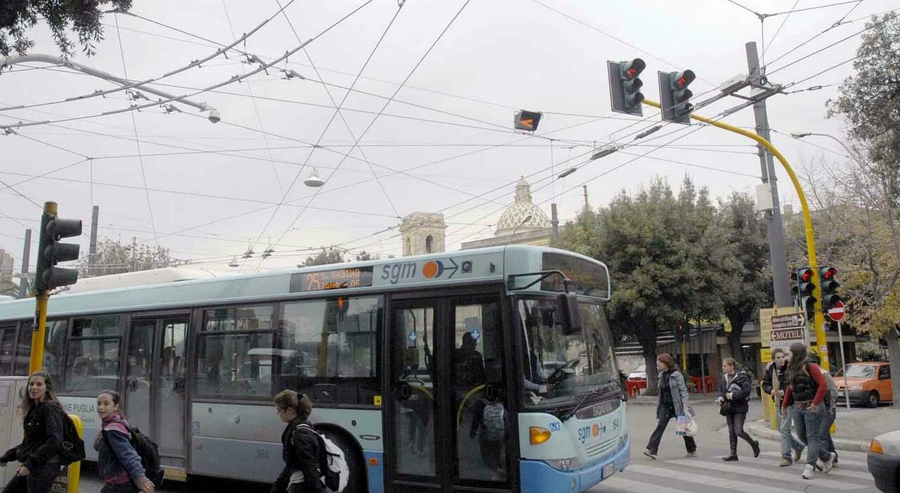 Lecce, nuovo filobus da 188 mln. Referendum per il no: raccolte 4mila firme Lecce, nuovo filobus da 188 mln. Referendum per il no: raccolte 4mila firme