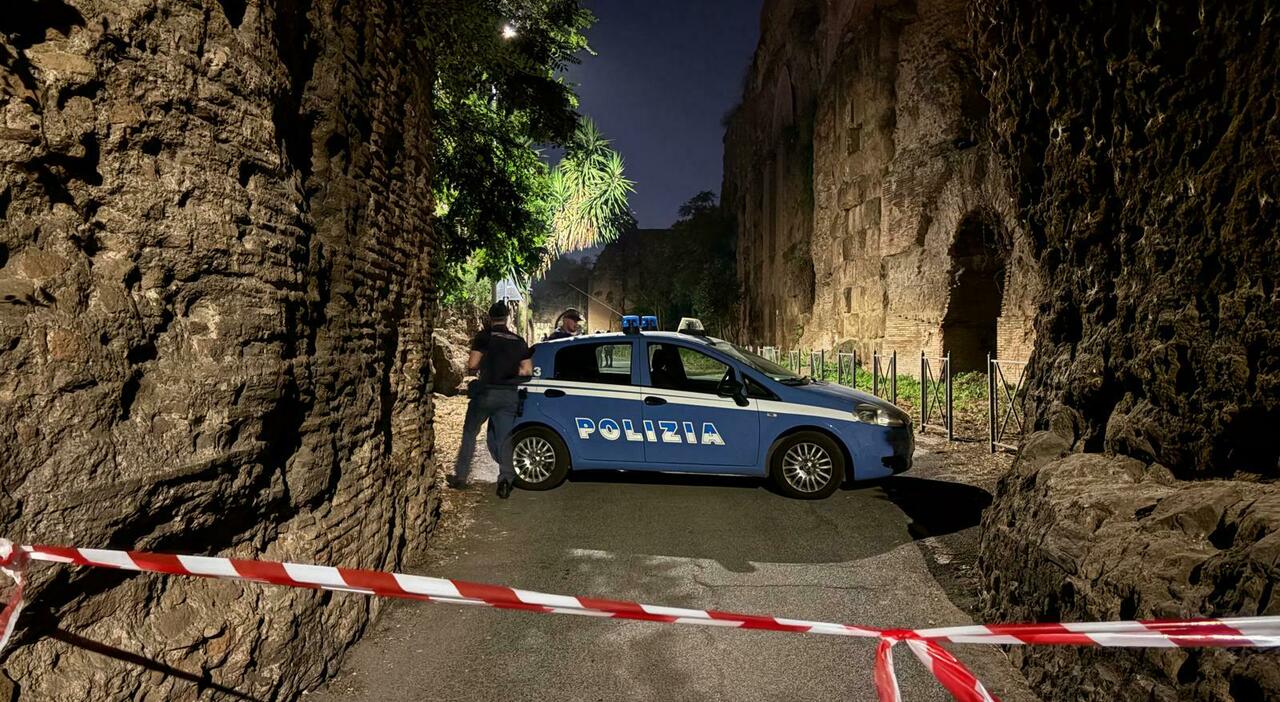 Roma, cadavere di donna trovato tra le sterpaglie in via del Mandrione: la morte risale almeno a due settimane fa Roma, cadavere di donna trovato tra le sterpaglie in via del Mandrione: la morte risale almeno a due settimane fa
